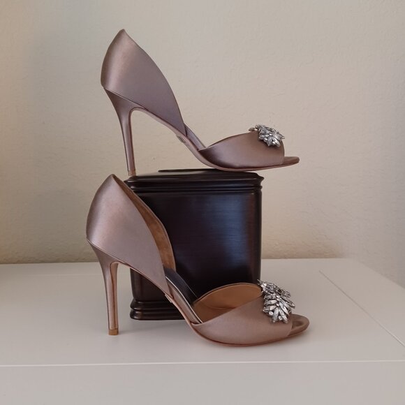 EUC Badgley Mischka Champagne/Taupe Satin Jeweled Open Toe Pumps 6.5 - Picture 7 of 12